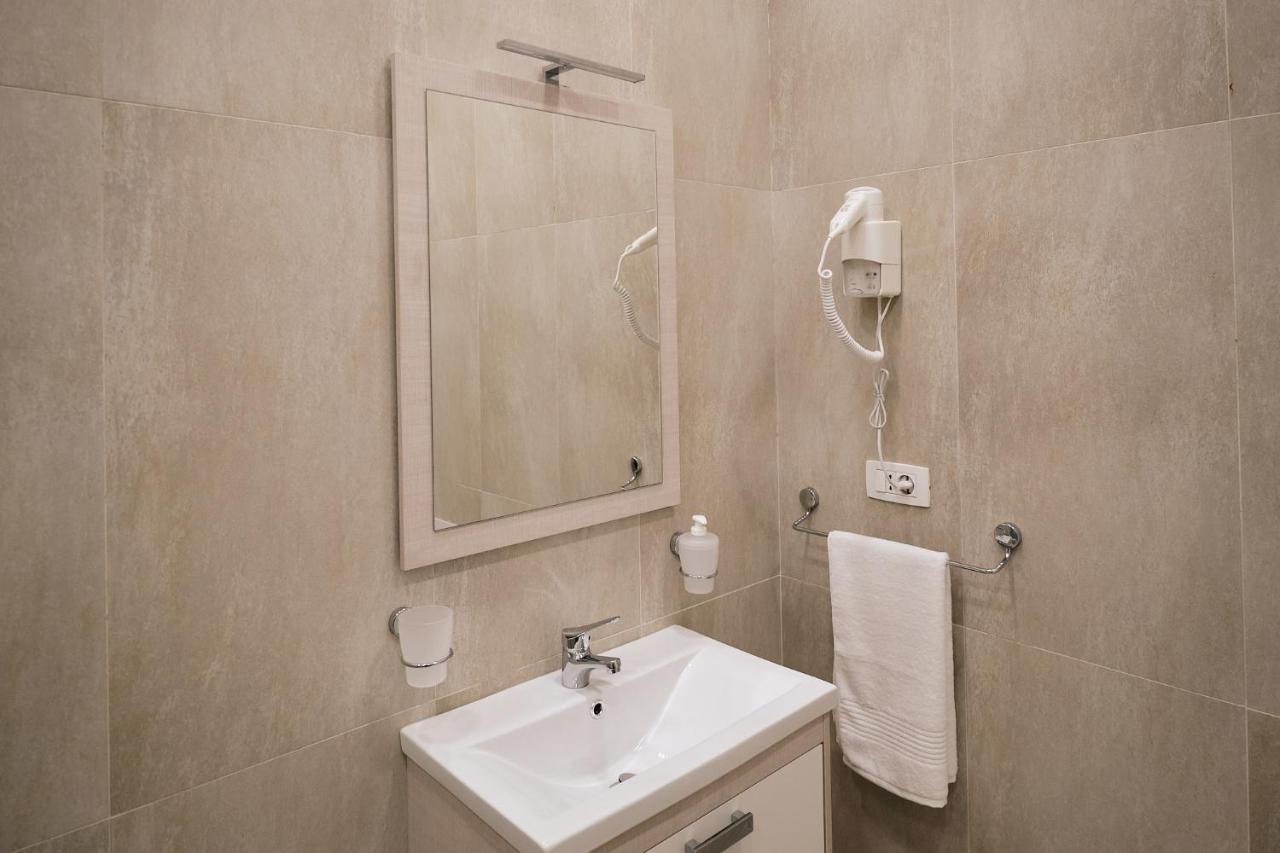 In Center Hotel Tiranë Eksteriør bilde
