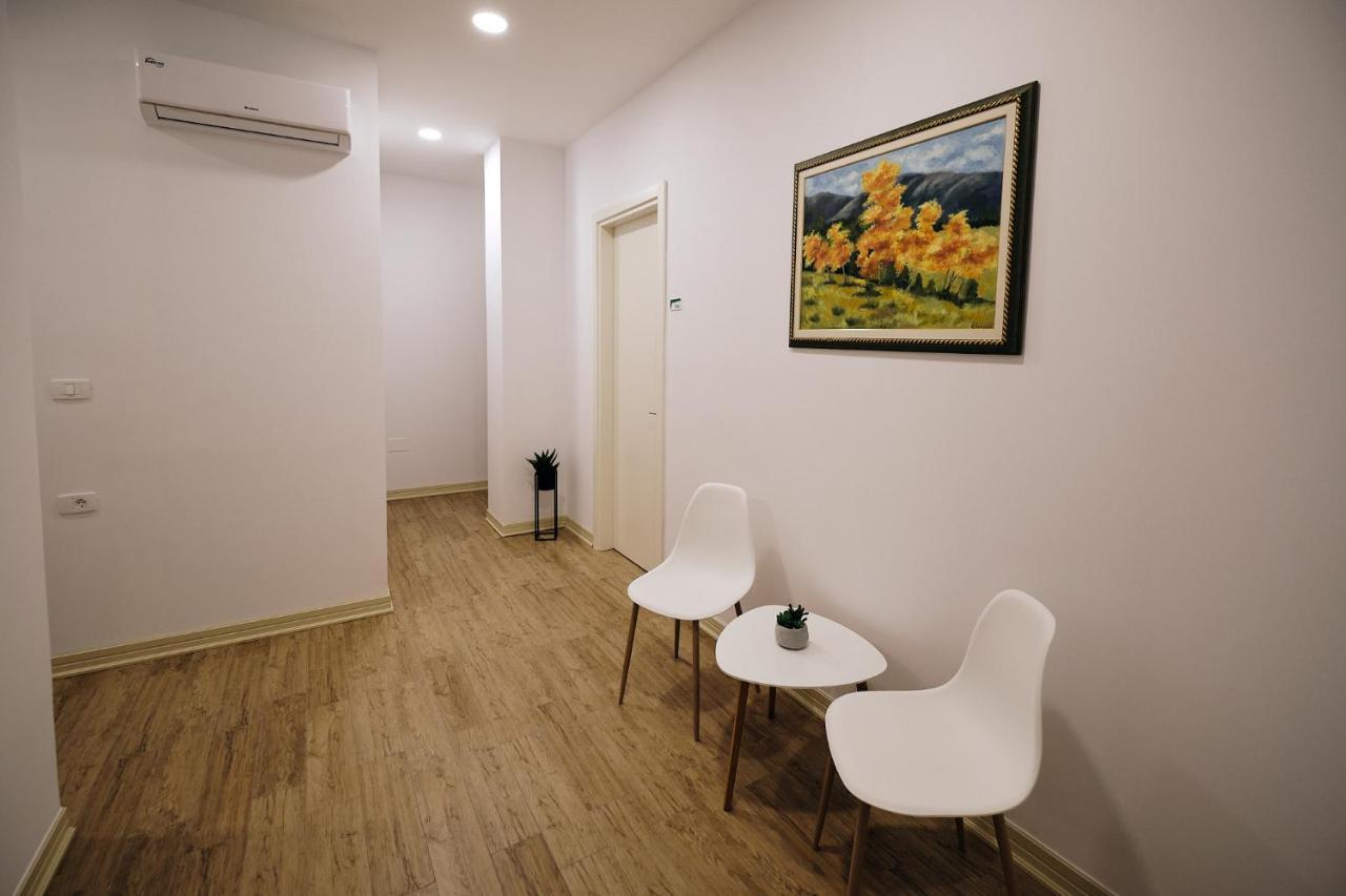 In Center Hotel Tiranë Eksteriør bilde