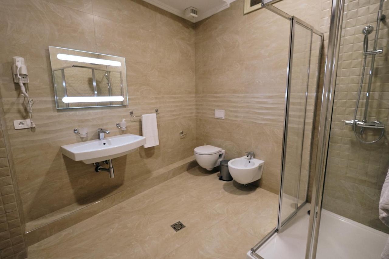 In Center Hotel Tiranë Eksteriør bilde